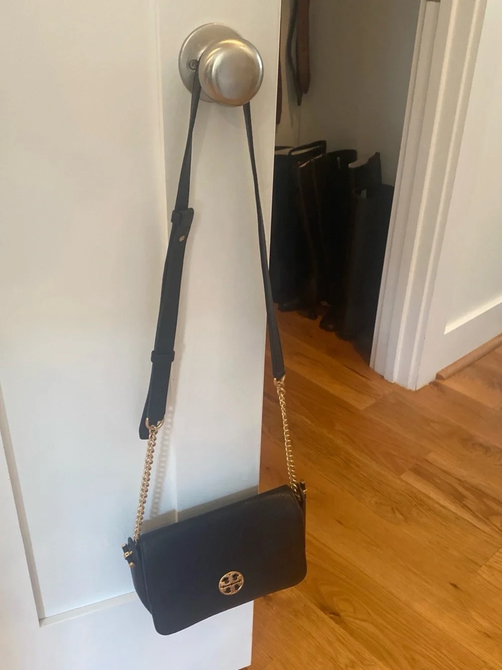 Tory Burch Chelsea Black Pebbled Leather Chain Crossbody with Gold Emblem